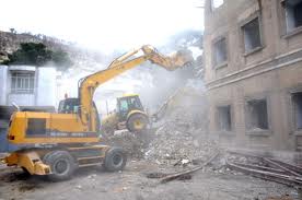 تخریب ساختمان در شهرک رسالت و انتقال نخاله ساختمانی