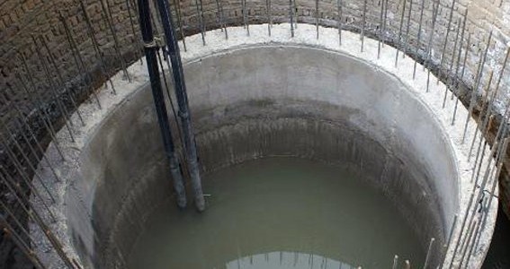 سقوط دانش آموزان در چاه های فاضلاب